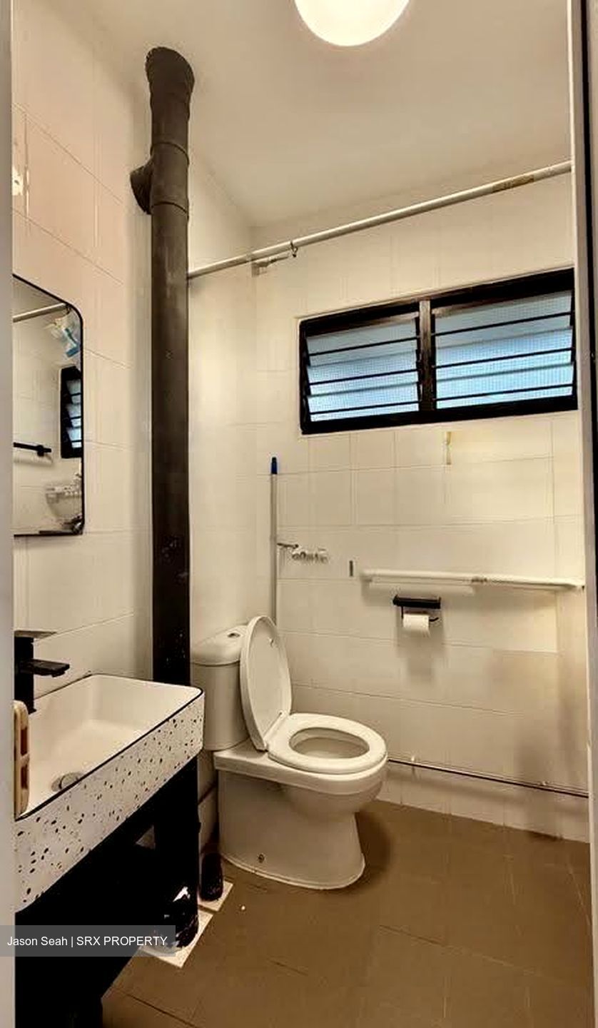 Blk 354 Clementi Avenue 2 Shopping Centre (Clementi), HDB 4 Rooms #638056001
